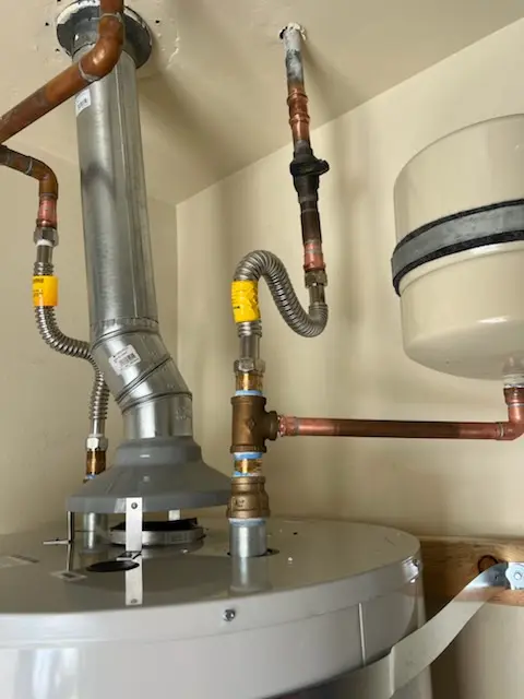 Water heater installation and plumbing repair in Gladstone